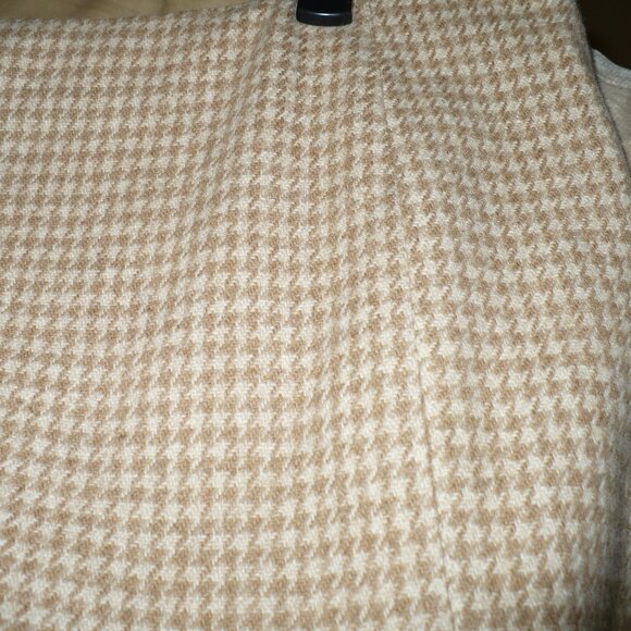 HOLT RENEW HOUDSTOOTH 100 PERCENT WOOL SKIRT, SIZE 12 NEW CONDITION - Picture 2 of 2